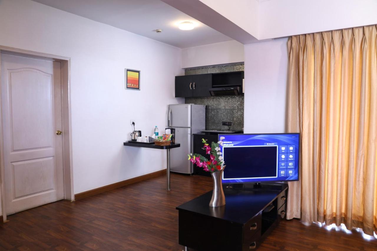 Royal Orchid Golden Suites Pune Exterior foto