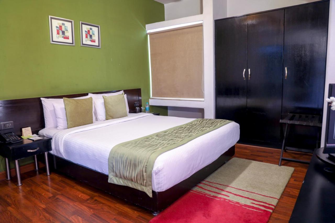 Royal Orchid Golden Suites Pune Exterior foto